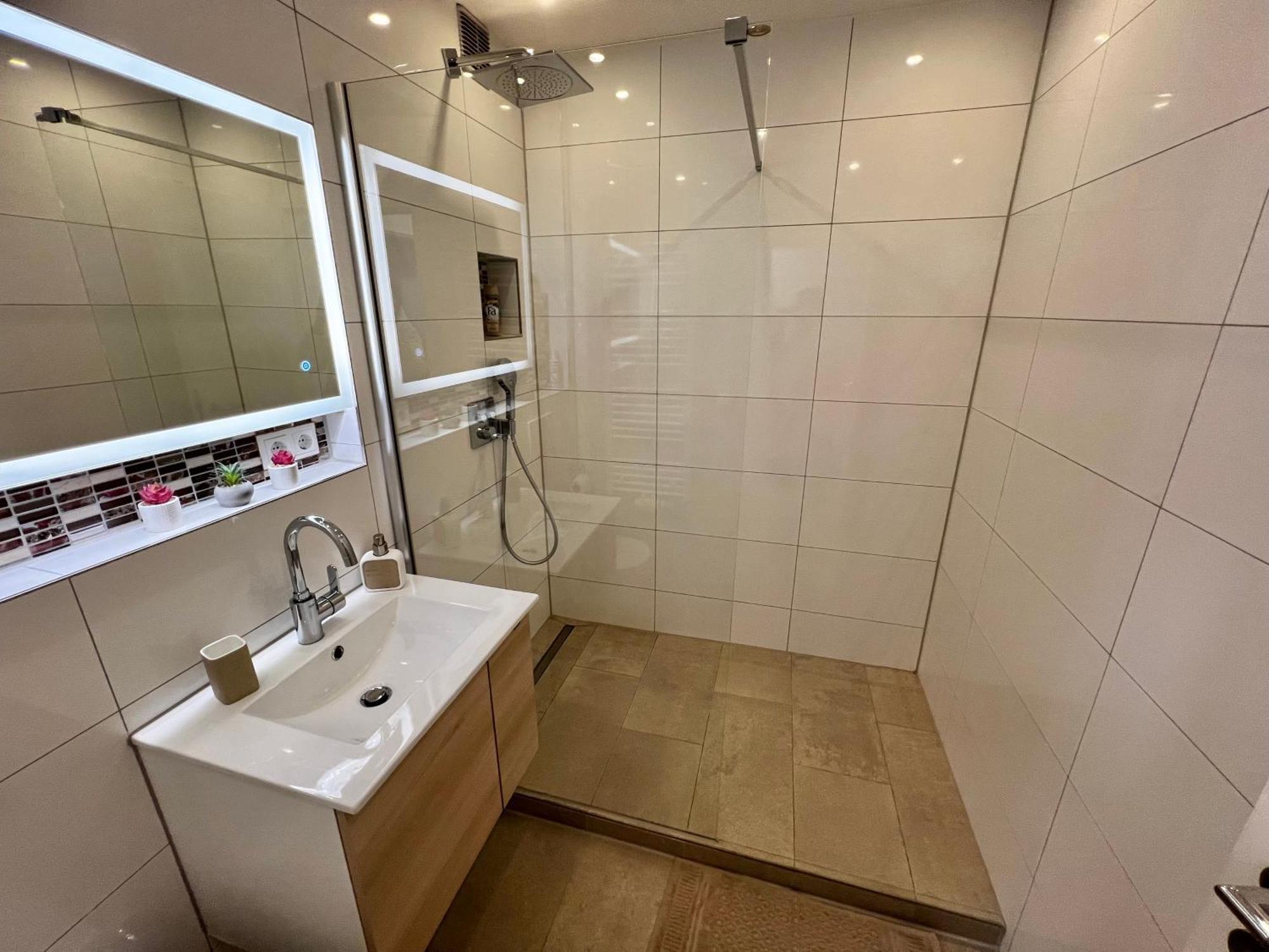 Lilis Apartment Mit Balkon Augsburg Zewnętrze zdjęcie