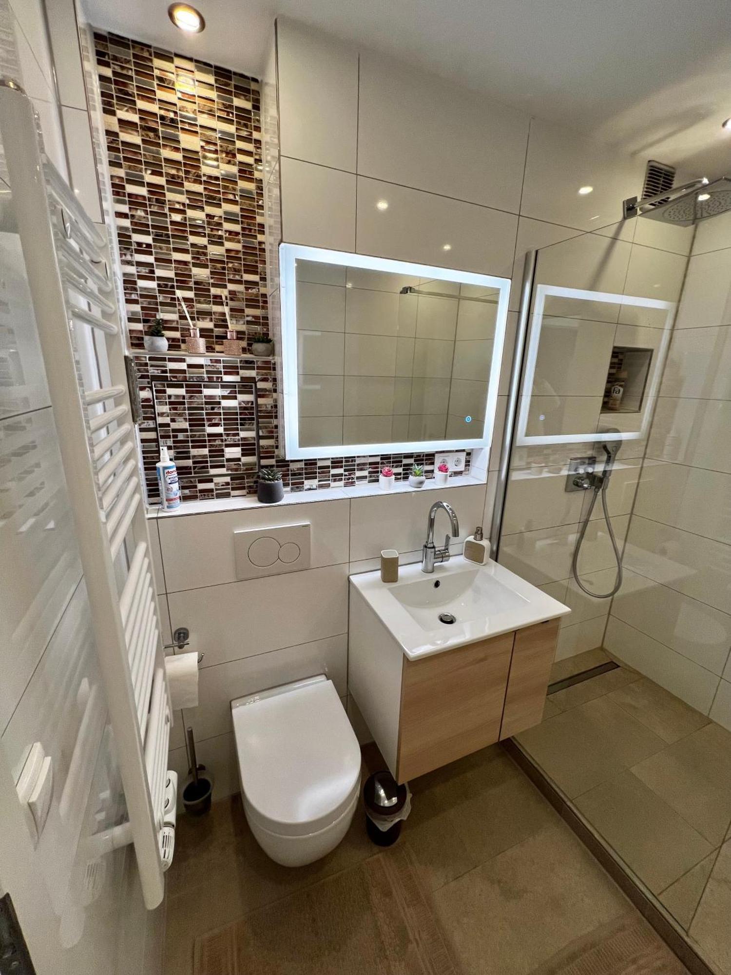 Lilis Apartment Mit Balkon Augsburg Zewnętrze zdjęcie